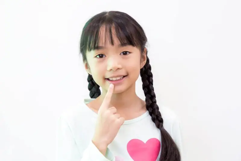 Not the right smile, not the right pause. The grammar of silence in Japan’s high-context culture In a high-context culture, gestures, pauses, and glances carry more meaning than words. How can we learn to understand subtle signals in Japanese culture?