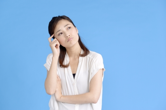 Nie ten uśmiech, nie ta pauza. Gramatyka ciszy w japońskiej kulturze wysokiego kontekstu. W kulturze wysokiego kontekstu gesty, pauzy i spojrzenia niosą więcej znaczeń niż słowa. Jak zrozumieć subtelne sygnały w kulturze Japonii?