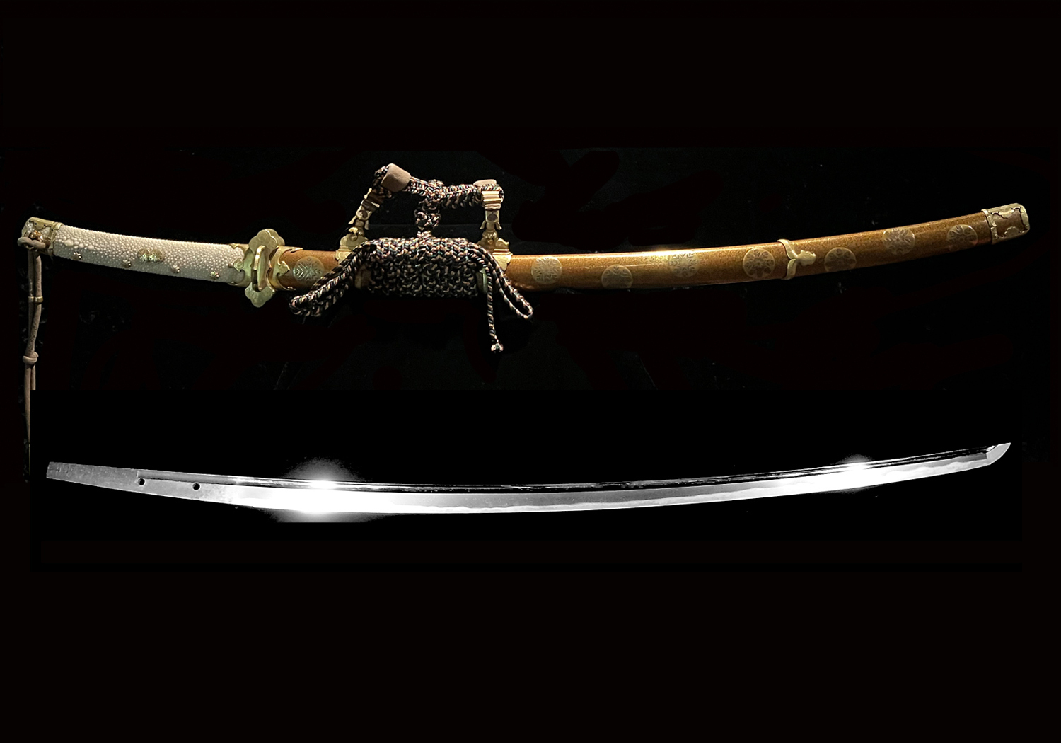 Ostrza tachi z Japonii Heian. Esej o historii i ewolucji samurajskiego miecza - jak kultura Japonii doszła do dzisiejszych dzieł sztuki samurajskich katan.