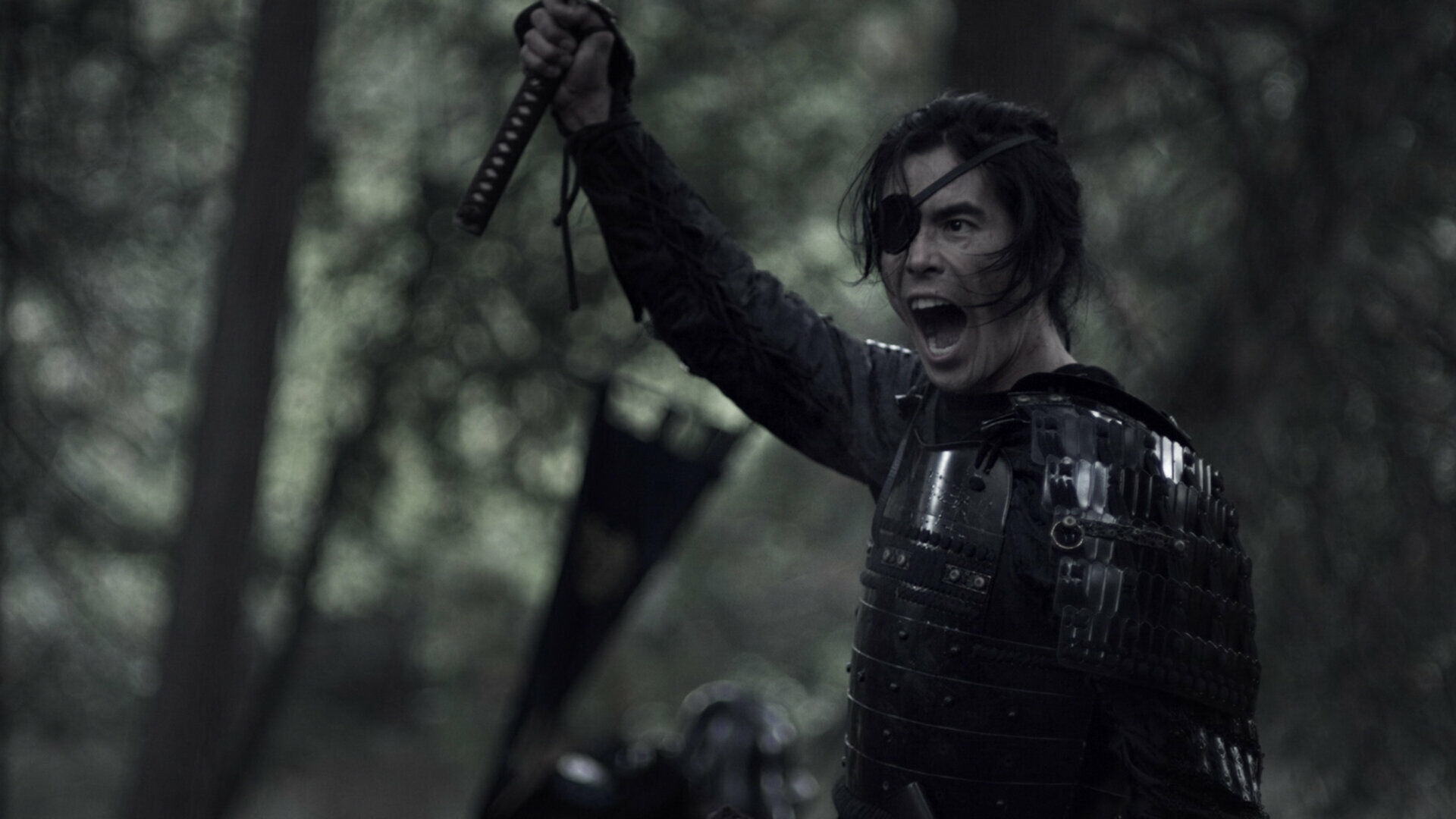 Data Masamune z mieczem samurajskim. Esej o historii i ewolucji samurajskiego miecza - jak kultura Japonii doszła do dzisiejszych dzieł sztuki samurajskich katan.