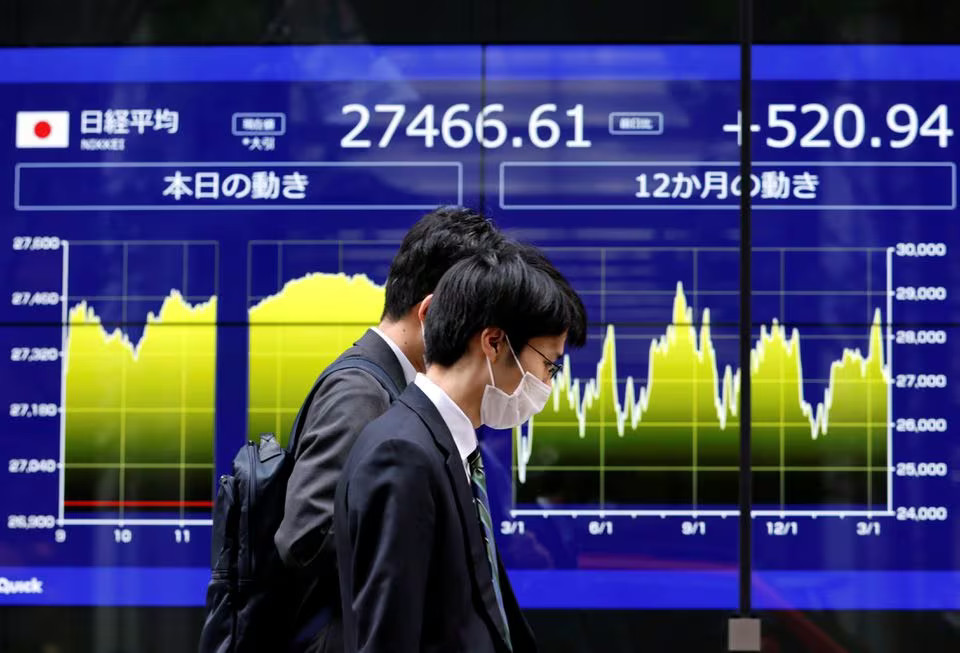 Market trends - falling in debt in Japan can lead to 'vaporation' from life - jouhatsu. Article-essay about a jouhatsu phenomenon in contemporary Japan. People evaporating, disappearing from Japanese society. Next social problem plaguing Japan after hikikomori, suicide and low birth rate.