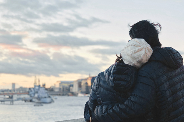 Amae (甘え) – japońskie słowo odsłaniające uczucie, o którym Zachód milczy Amae (甘え) – japońskie słowo na subtelne pragnienie miłości, opieki i akceptacji. Uczucie znane wszystkim, ale nazwane tylko w Japonii.