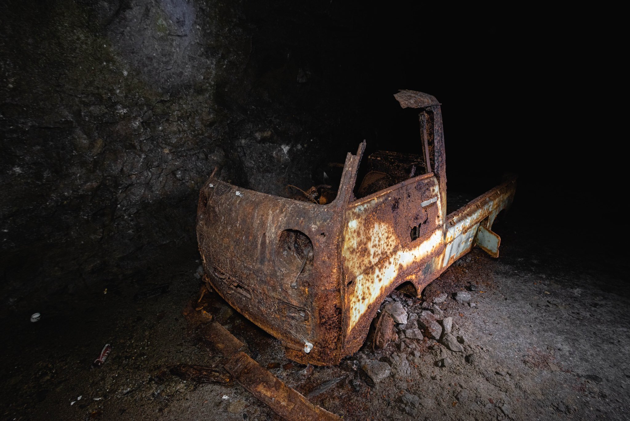 The Forgotten Torii Gate in the Concrete Underground – Amagamine Ochobo Inari An article about the forgotten Inari shrine and its torii gate in the underground tunnels of the Amagamine mountains in Gifu, Japan.