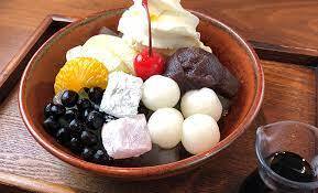 Amae (甘え) – japońskie słowo odsłaniające uczucie, o którym Zachód milczy Amae (甘え) – japońskie słowo na subtelne pragnienie miłości, opieki i akceptacji. Uczucie znane wszystkim, ale nazwane tylko w Japonii.