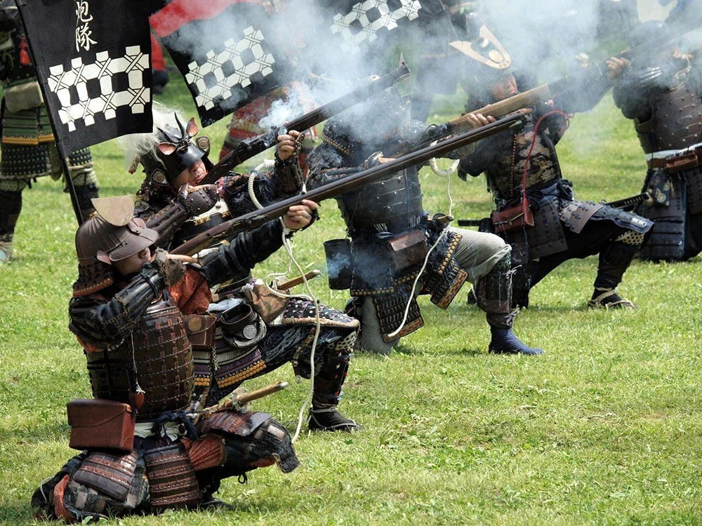 Co naprawdę znaczy „Shōgun”? Jedno słowo, które wykuło Japonię samurajów w stali i krwi Znaczenie i historia tytułu Shogun. Kim byli sei-i taishogunowie - i jak od wysłannika cesarza doszliśmy do bakufu Yoritomo oraz Tokugawów?