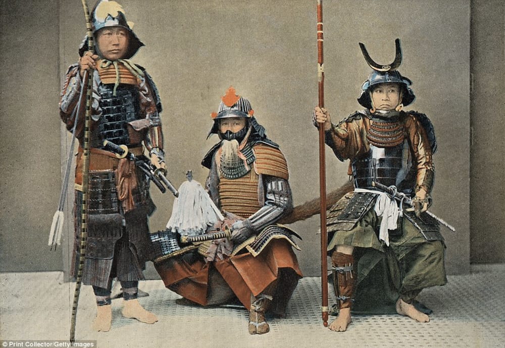 Samurajowie pozujący do zdjęcia w okresie Meiji 10 prawd historycznych o Samurajach, jako japońskiej klasie społecznej - jaki był prawdziwy samurai?