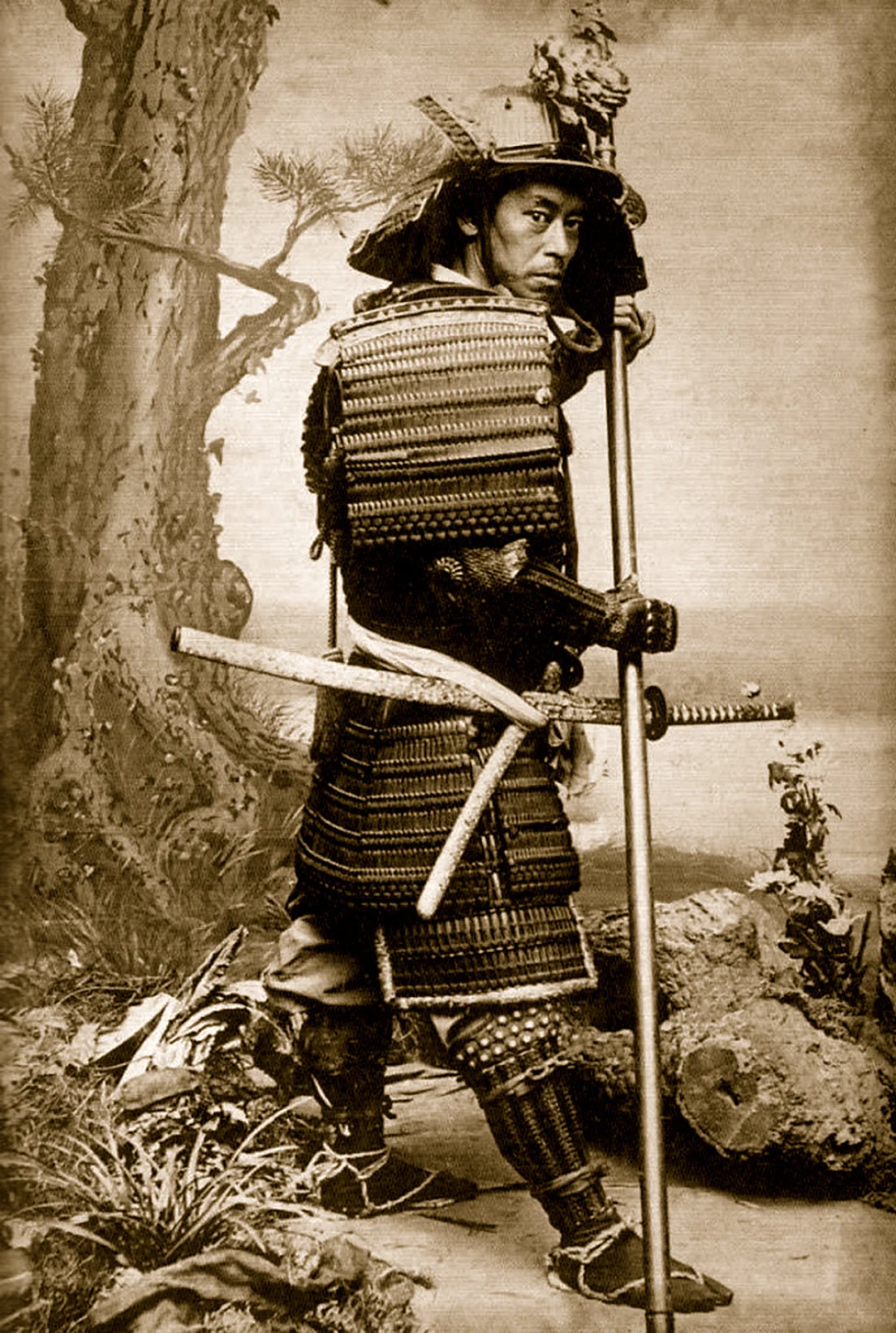 Samuraj trzymający yari, Japonia Sengoku 10 prawd historycznych o Samurajach, jako japońskiej klasie społecznej - jaki był prawdziwy samurai?