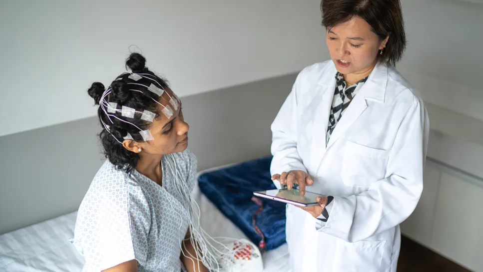 Badania snu i fazy REM Artykuł o kanashibari - japońskiej wersji nocnej zmary, lub, jak w psychologii: paraliżu przysennego.