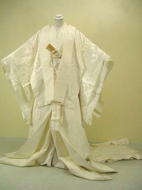 Teru Teru Bōzu – Take the Rain Away and Bring the Sun… or Snip! What is teru teru bōzu? Discover Japan’s weather charm, its dark legends, childhood rituals, and the quiet magic hidden in everyday life.