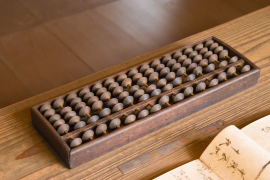 Japońskie liczydło Esej o oddolnych szkołach ludowych terakoya w Japonii okresu Edo (shogunatu Tokugawów).