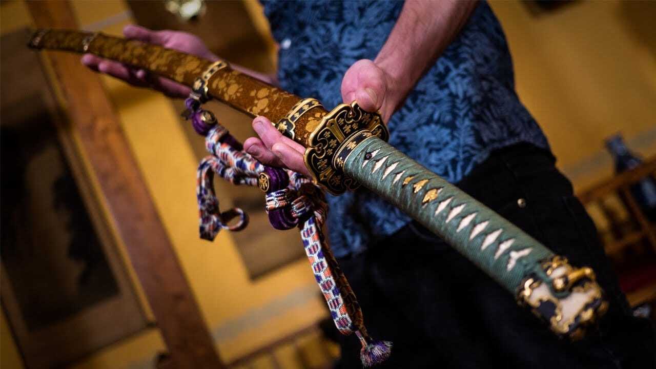 Samurajski miecz - katana Etykieta noszenia, oddawania i przyjmowania, konserwacji i czyszczenia samurajskich katan - w dawnej Japonii i dziś.