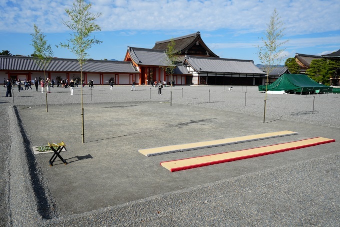 Kemari – A Ball Game from Medieval Japan That Taught Self-Control Instead of Competition Kemari – an ancient Japanese ball game that taught harmony, self-control, and focus instead of competition. Discover the philosophy of the “way of the ball” from the time of the Heian imperial court.