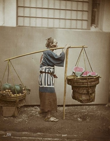 Botefuri - sprzedawca z Edo Esej o grupie społecznej Edo Japonii shogunatu Tokuwawów - botefuri - ulicznych sprzedawcach wędrownych