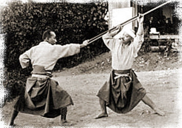 Kodowanie wiatru - techniki tajnej komunikacji szkół ninja w czasie wojen Sengoku Esej o technikach kodowanej komunikacji między oddziałami shinobi na przestrzeni historii Muromachi i Edo Japonii.
