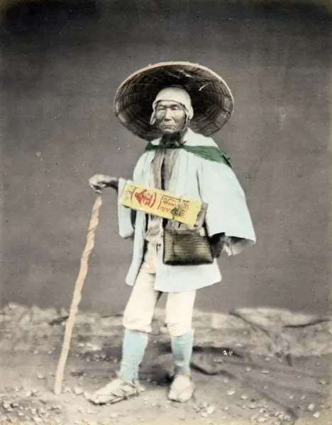 Wędrowni mnisi z japońskich gór Kōya — święty, szalony, oszust czy yōkai? Kim byli Kōya Hijiri – wędrowni mnisi z gór Kōya? Od świętych kaznodziejów po ludowe upiory Yadōkai, ich historia splata sacrum i grozę.