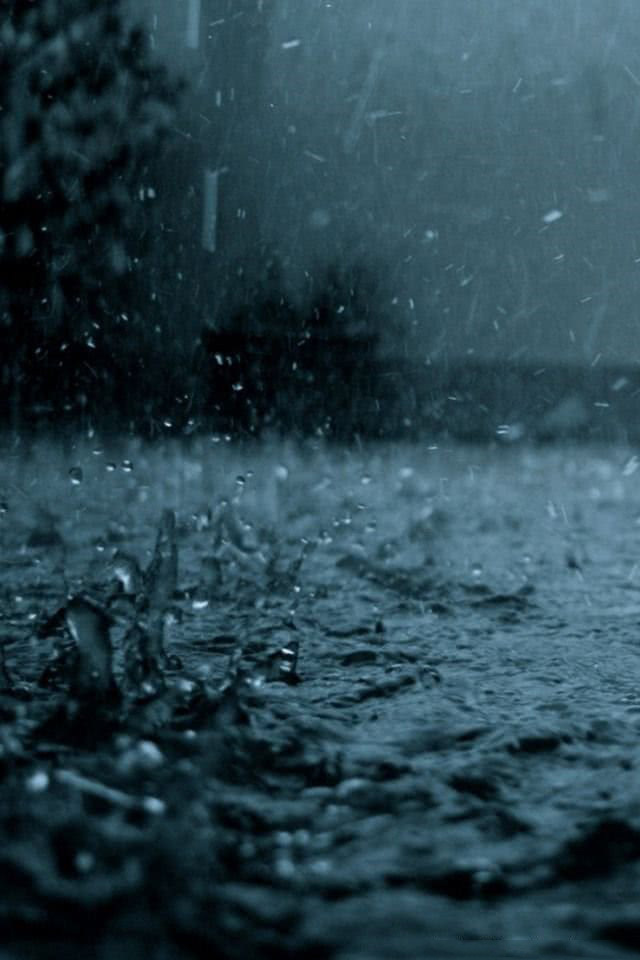 Wieczorne rozmyślania w barze. Yotsuya, Tokyo. Spokojne rozważania w małym barze w Yotsuya. Historia, dawne legendy, ciche ulice w deszczu i wspomnienia zapisane w tkance Tokyo.