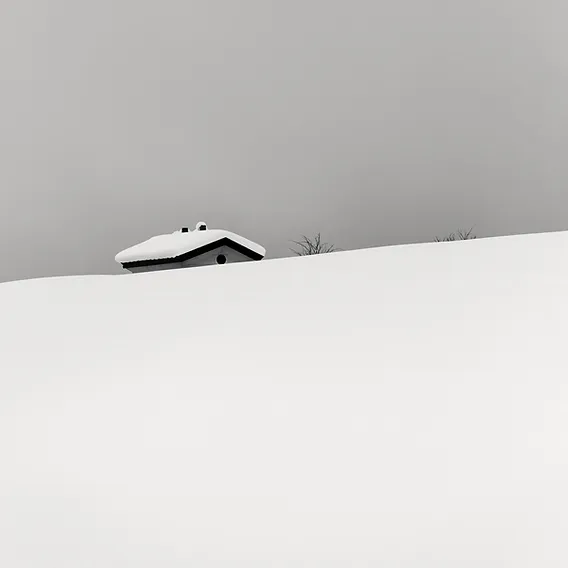 Minimalistyczny obrazek - pejzaż zimowy Felieton o japońskiej poezji (waka, haiku) na temat zimy i zimowej introspekcji, odczuciom mono no aware, pustki zen.