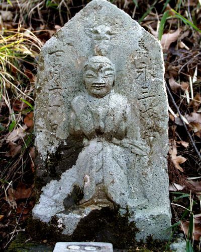 Walking Along a Country Road in Japan, You Encounter the Ancient Dōsojin Discover dōsojin – the stone deities of roads and boundaries in Japan. Their history, symbols, festivals, and presence in folk culture and anime.