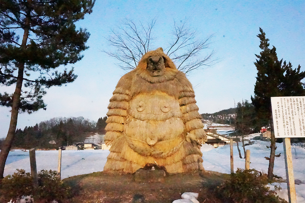 Walking Along a Country Road in Japan, You Encounter the Ancient Dōsojin Discover dōsojin – the stone deities of roads and boundaries in Japan. Their history, symbols, festivals, and presence in folk culture and anime.