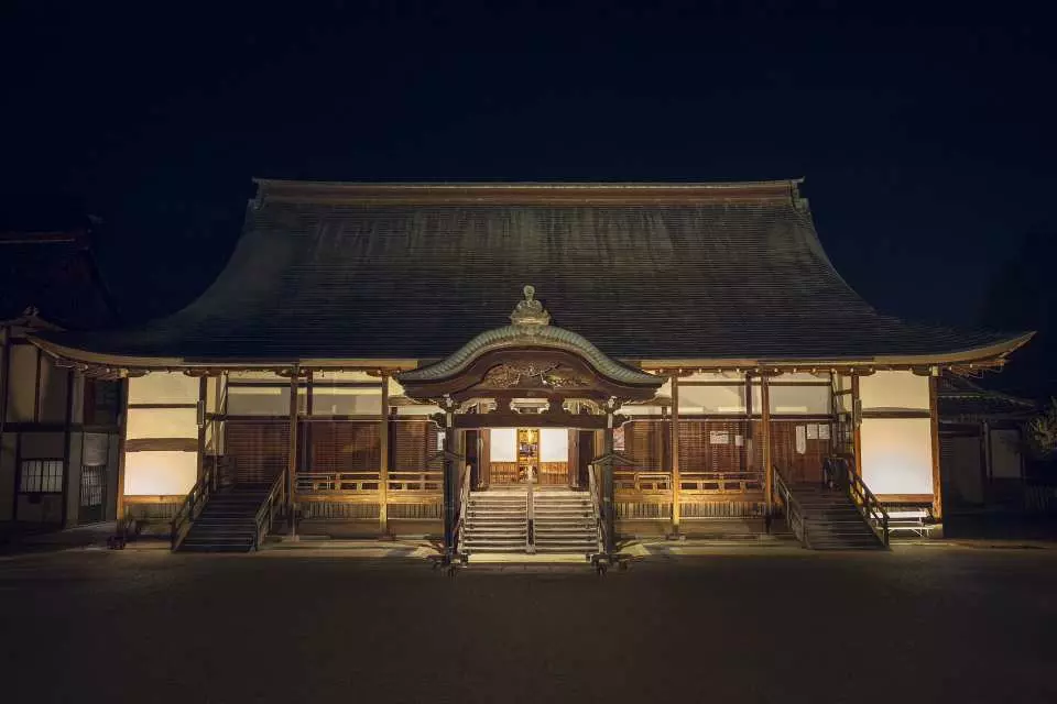 Enryaku-ji - świątynia - klasztor buddyjski Esej o zbrojnym buddyzmie w Japonii okresu shogunatu w Kamakurze.