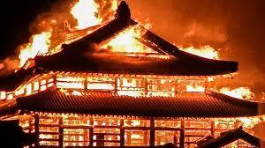 Płonąca świątynia buddyjska Esej o zbrojnym buddyzmie w Japonii okresu shogunatu w Kamakurze.