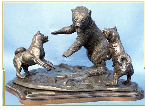 Figurka akita inu polującego na niedźwiedzia Esej o japońskiej rasie psa akita inu - od czasów Jomon, przez samurajskie bitwy, aż po legende Hachiko - poznaj niesamowitego psa akita inu.