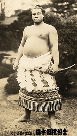 Tachiai (立合い) - jedna sekunda, którą trenuje się przez całe życie Tę jedną sekundę trenuje się całe życie. Tachiai - jedna sekunda, w której rozstrzyga się wszystko. Czego uczy nas japońska walka sumo o momencie decydującym?