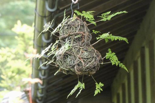Kodowanie wiatru - techniki tajnej komunikacji szkół ninja w czasie wojen Sengoku Esej o technikach kodowanej komunikacji między oddziałami shinobi na przestrzeni historii Muromachi i Edo Japonii.