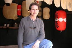 Arthur Golden, autor Meioirs of Geisha Artykuł o konflikcie między Mineko Iwasaki a Arthurem Goldenem - starcie książek: "Memoirs of Geisha" oraz "Geisha, a Life"). Jaka jest prawda o japońskich gejszach?