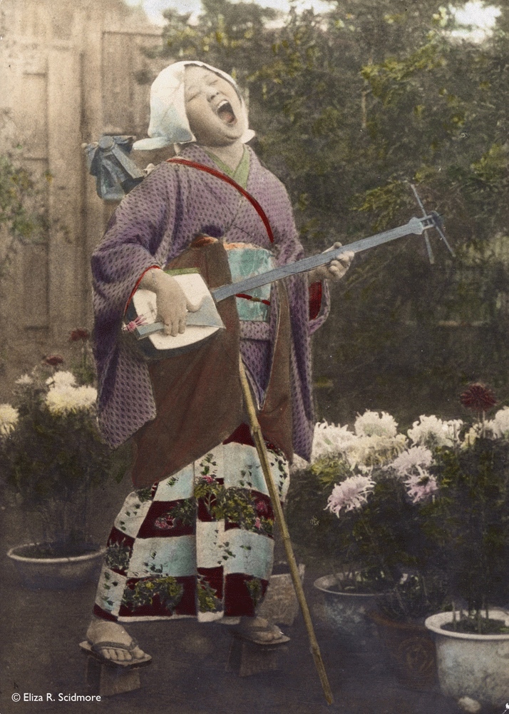 Goze: Blind Female Artists of Feudal Japan – Dignity in a Journey through Snow and Rejection Discover the story of the goze – blind female artists of feudal Japan. Their lives were marked by strict discipline, wandering, and dignity reclaimed through art.