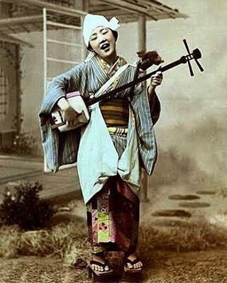 Goze: Blind Female Artists of Feudal Japan – Dignity in a Journey through Snow and Rejection Discover the story of the goze – blind female artists of feudal Japan. Their lives were marked by strict discipline, wandering, and dignity reclaimed through art.