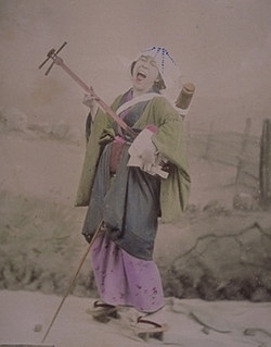 Goze: Blind Female Artists of Feudal Japan – Dignity in a Journey through Snow and Rejection Discover the story of the goze – blind female artists of feudal Japan. Their lives were marked by strict discipline, wandering, and dignity reclaimed through art.