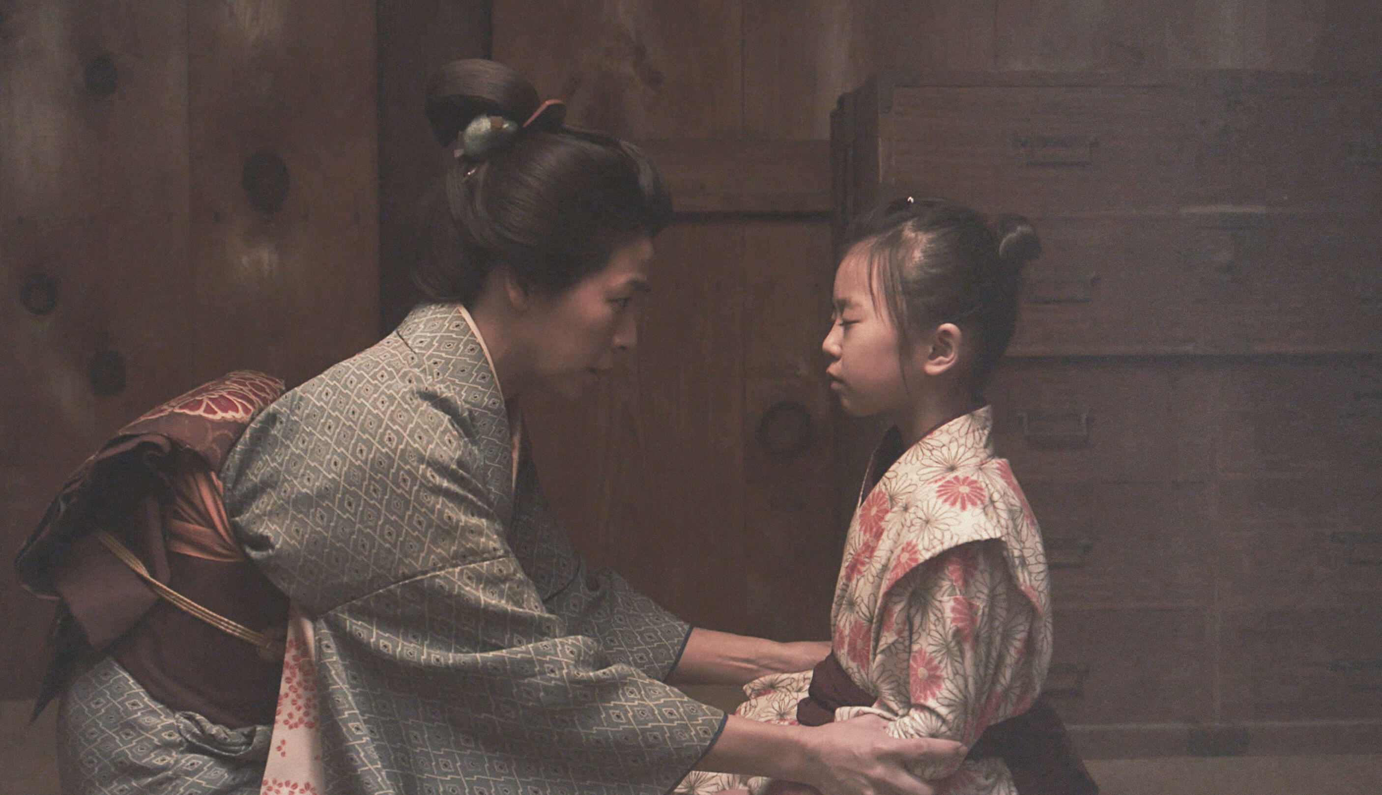 Goze: Blind Female Artists of Feudal Japan – Dignity in a Journey through Snow and Rejection Discover the story of the goze – blind female artists of feudal Japan. Their lives were marked by strict discipline, wandering, and dignity reclaimed through art.