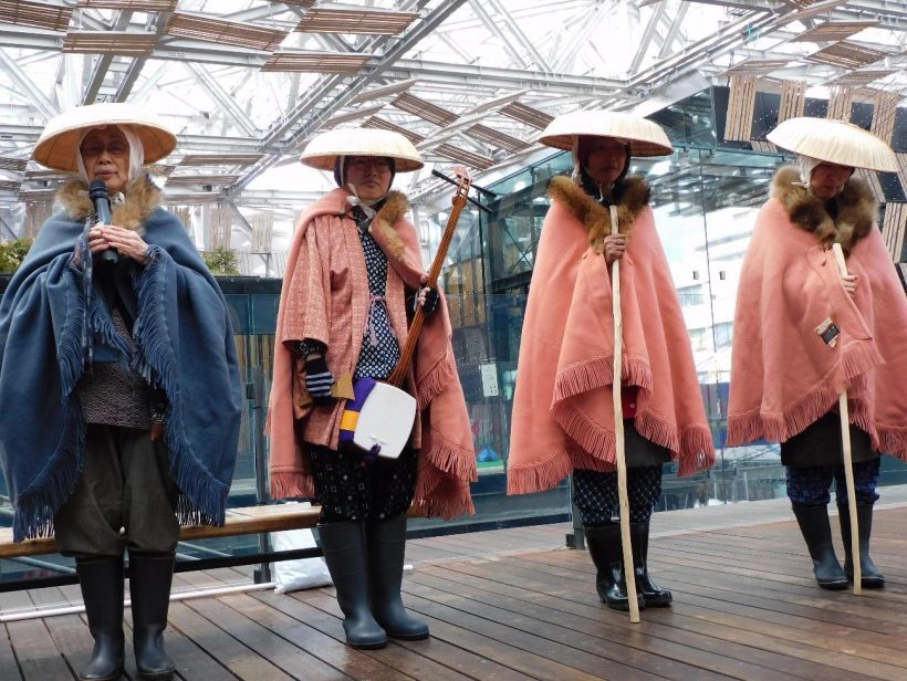 Goze: Blind Female Artists of Feudal Japan – Dignity in a Journey through Snow and Rejection Discover the story of the goze – blind female artists of feudal Japan. Their lives were marked by strict discipline, wandering, and dignity reclaimed through art.