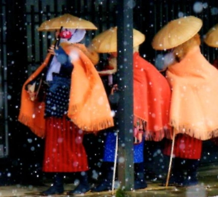 Goze: Blind Female Artists of Feudal Japan – Dignity in a Journey through Snow and Rejection Discover the story of the goze – blind female artists of feudal Japan. Their lives were marked by strict discipline, wandering, and dignity reclaimed through art.