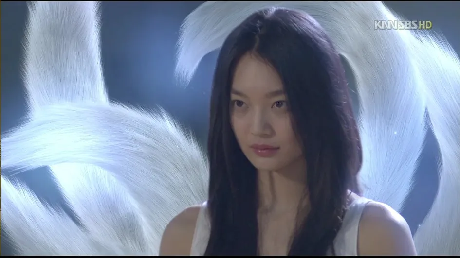 „Lis na niej przysiadł” – opętania kitsune-tsuki kobiet na japońskiej prowincji Kitsune-tsuki: od dawnych wsi po psychiatrie Meiji. Jak „lis” stawał się językiem niewypowiedzianego gniewu kobiet i narzędziem społecznego piętna.