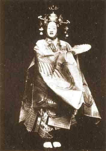 Gdy coś już znikło, ale jeszcze nie przystało istnieć. Yūgen – japońska estetyka zawieszenia. Yūgen – japońska estetyka półcienia i tajemnicy. O ukrytym pięknie, które istnieje między znikaniem a trwaniem, w sztuce, literaturze i codzienności.