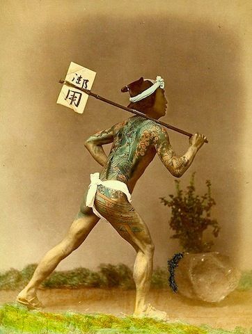 Niezawodni kurierzy shogunatu - Hikyaku i rynek przewoźników średniowiecznej Japonii Poznaj świat hikyaku – niezawodnych kurierów shōgunatu. Historia, techniki, stroje i rynek przewoźników w feudalnej Japonii epoki Edo i wcześniej.