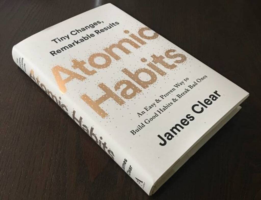 Ichi nichi ichi jikan - japoński koncept czasu a Atomic Habits James'a Cleara 5 lekcji z tradycji japońskiej filozofii o tym, jak dysponować własnym czasem i dać go sobie zabrać.