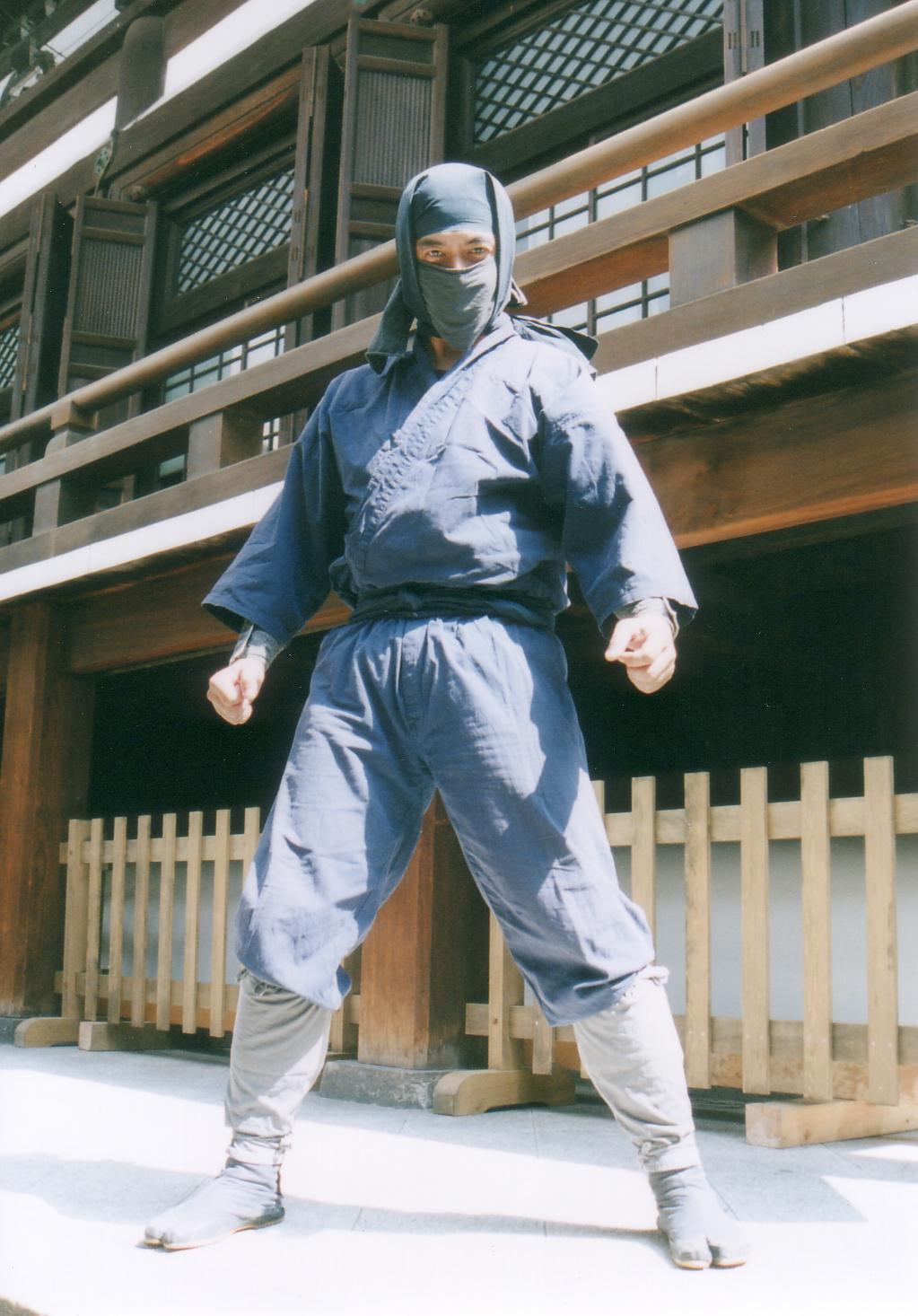 Shinobi z prefektury Iga, Japonia Poznaj 10 szkół ninja (poprawniej: shinobi) okresów od Heian, przez Sengoku, aż po "bezpiekę" Tokugawów w Edo. Shinobi to nie tylko Iga i Koga...