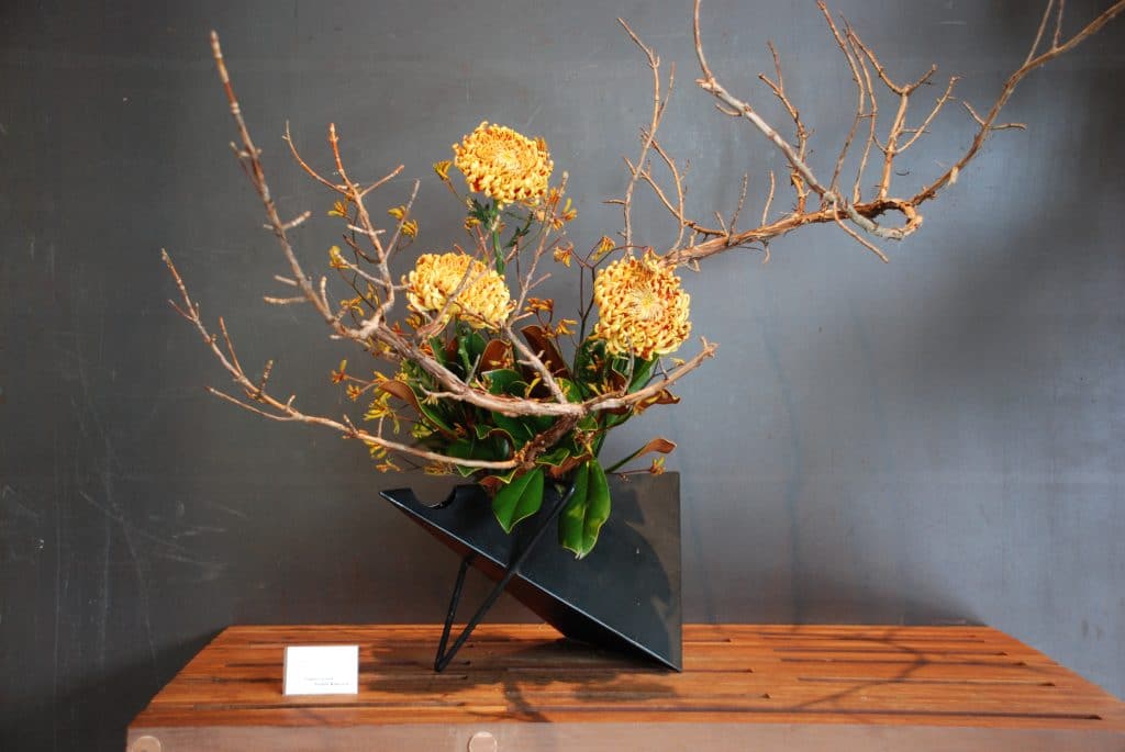 w Japonii sztuka ukłądania kwiatów to ikebana Japoński słownik kwiatów - jakie jest znaczenie i symbolika kwiatow takich, jak sakura, ume, hortensja, lilia, lotos itp. - Historia i kultura Japonii.