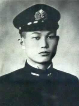 Prawdziwi kamikaze – listy chłopców do rodziny przed śmiercią Prawdziwi kamikaze: autentyczne listy i zapiski dwudziestoletnich pilotów i załóg kaiten pisane tuż przed misją. Fakty, kontekst i słowa do matek, ojców i sióstr.