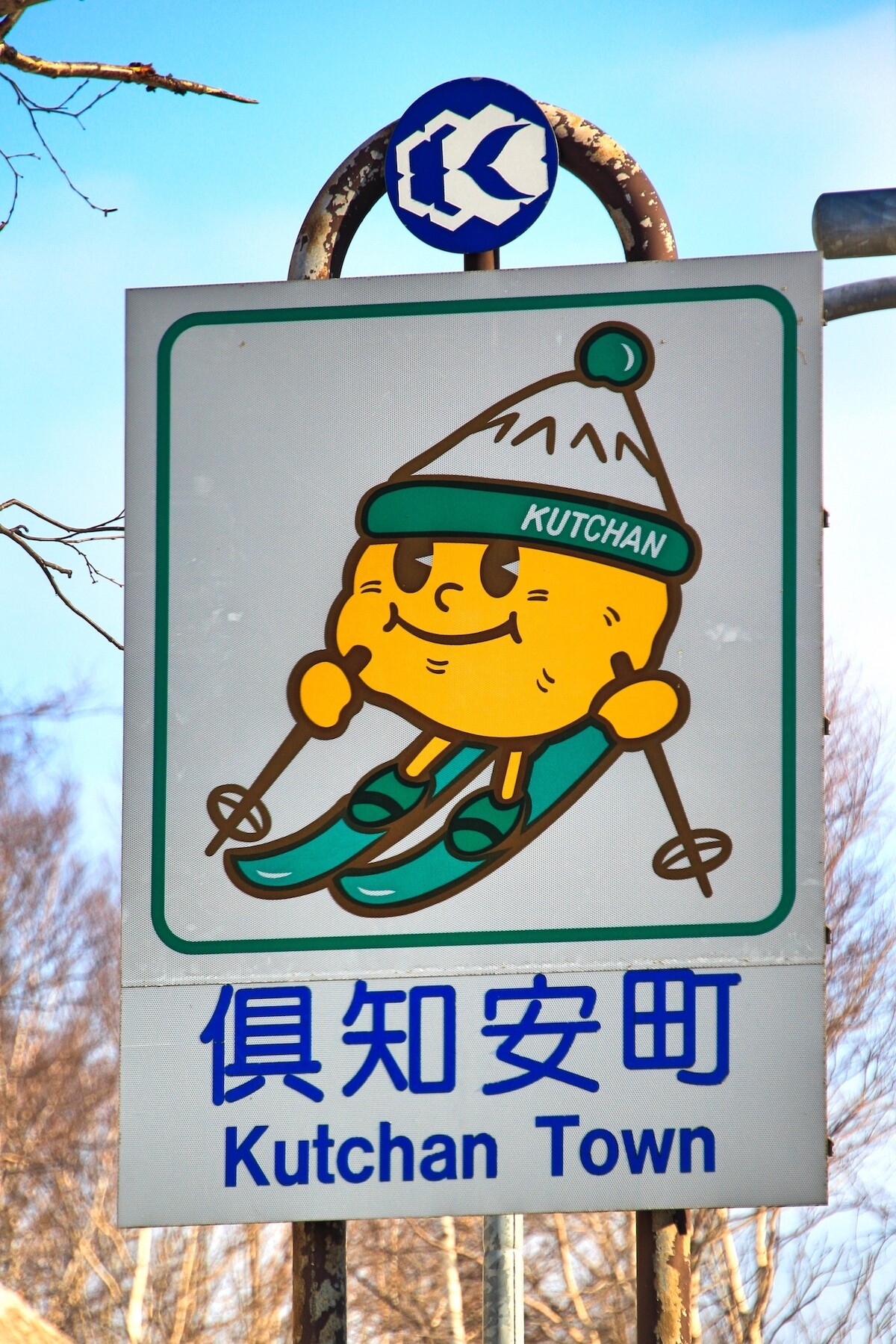 Fur That Earns Billions – Yuru-kyara, or How Every Japanese Town Has Its Own Adorably Awkward Mascot Yuru-kyara – Japanese mascots that promote cities, dance on TV, and generate billions of yen. Discover their history, the wildest characters, and their impact on Japan’s economy.