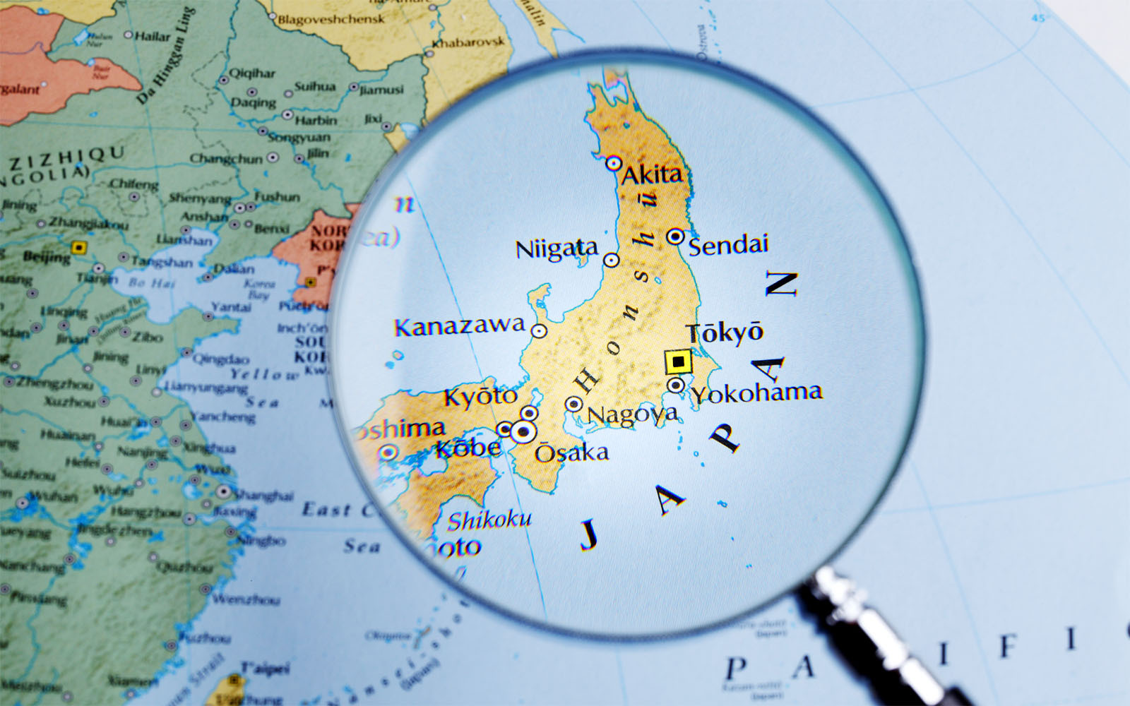 Japonia pod lupą - mapa Artykuł odpowiadający na pytanie czemu Japonia to Japan, a nie Nihon czy Nippon w wuropejskich językach - czyli historia nazewnictwa Kraju Wschodzącego Słońca.