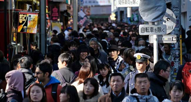 Japońskie, współczesne społeczeństwo - to je malował Tetsuya Ishida. Tetsuya Ishida - japoński malarz współczesnego surrealizmu. Sztuka Japonii.