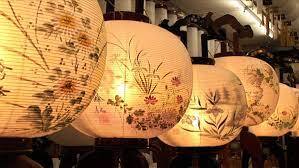 Chochin - tradycyjne papierowe lampiony japońskie Interpretacja malarstwa Masami Teraoki w serii "McDonald's Hamburgers Invading Japan" - tradycyjne ukiyo-e, popart i konsumocjonizm w japońskiej sztuce.