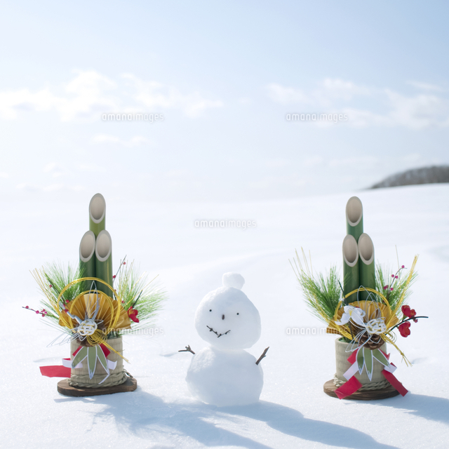 Shōchikubai i polska choinka: wytrwała zieleń pośród martwej bieli Sosna, bambus i śliwa: 松竹梅 (shōchikubai). Esej o symbolice „Trzech Przyjaciół Zimy”, kadomatsu oraz japońskiej sztuce wytrwałości.