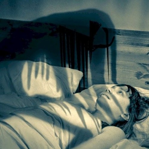 Kanashibari czyli japoski parali przysenny Artykuł o kanashibari - japońskiej wersji nocnej zmary, lub, jak w psychologii: paraliżu przysennego.