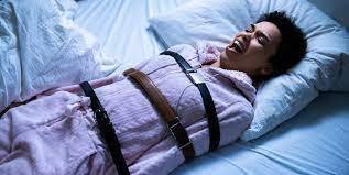 Kanashibari to dosownie po japosku ":zwiz metalowymi acuchami" Artykuł o kanashibari - japońskiej wersji nocnej zmary, lub, jak w psychologii: paraliżu przysennego.