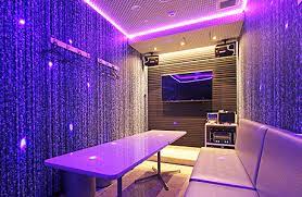 Blichtr karaoke boxw - Japonia. Artykuł o kulturze karaoke w Japonii - jaka jest jego historia oraz współczesny charakter.